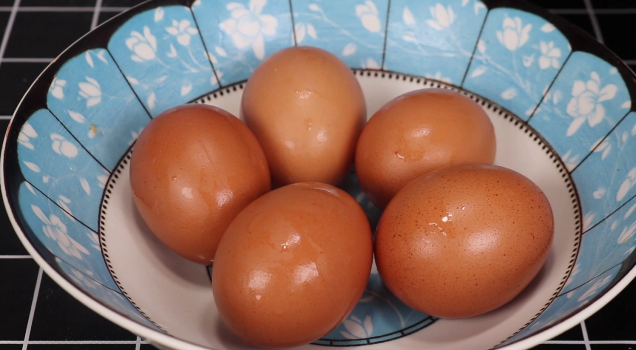 煮荷包蛋的正确做法，怎么做才能完整（一招教你一锅煮6个又圆又完整）